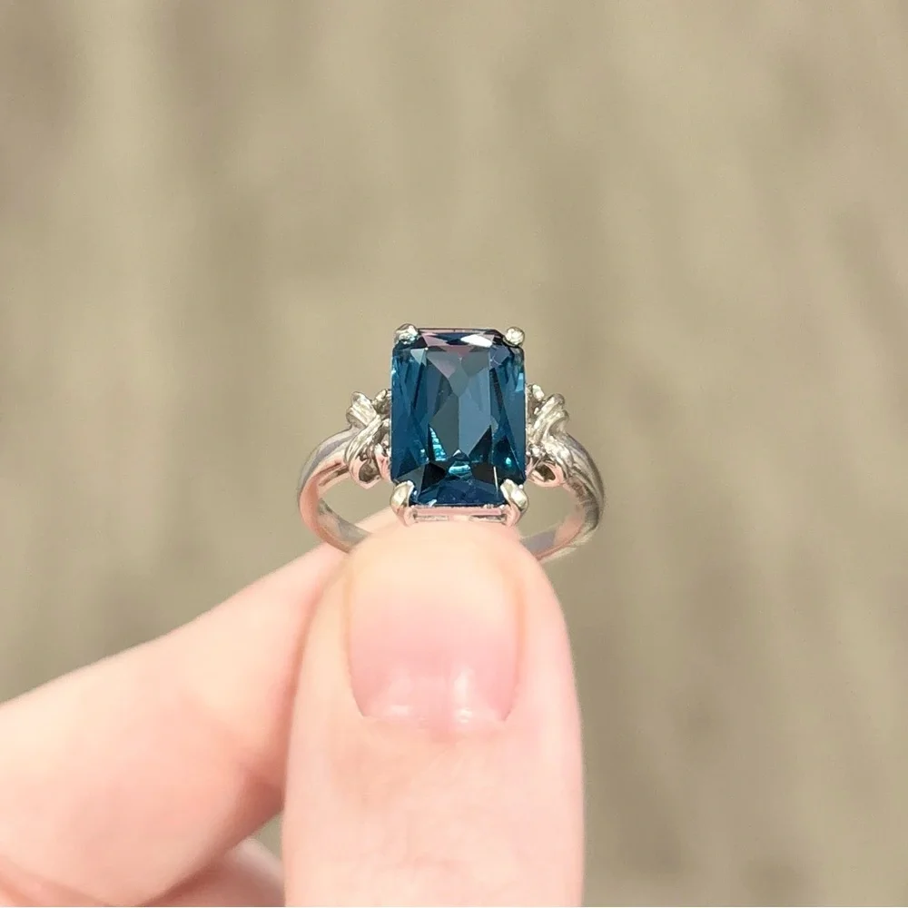 10K London Blue Topaz large 12x8mm Radiant rectangular cut white gold ring - Picture 6 of 10